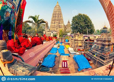 La Revuelta de los Monjes del Templo Mahabodhi en el Siglo X: Una Historia de Poder Religioso y Lucha Política en el Reino Khmero